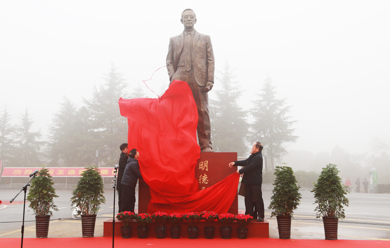 我校隆重举行王选院士雕像落成揭幕仪式