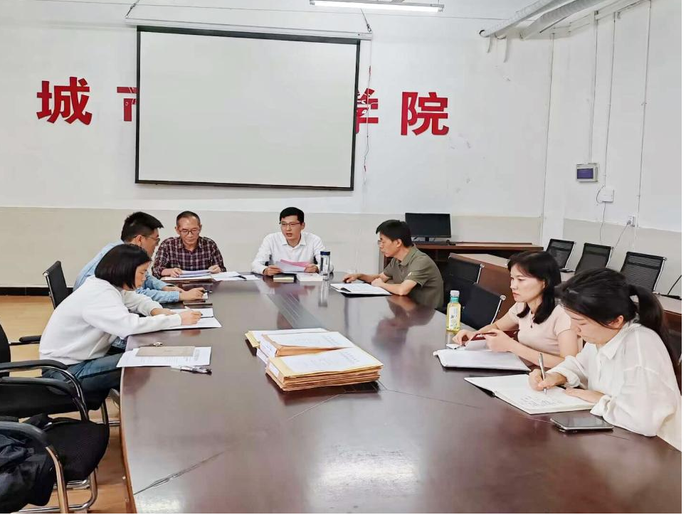 我院党总支召开理论学习会议深入学习贯彻习近平总书记给特岗教师代表重要回信精神