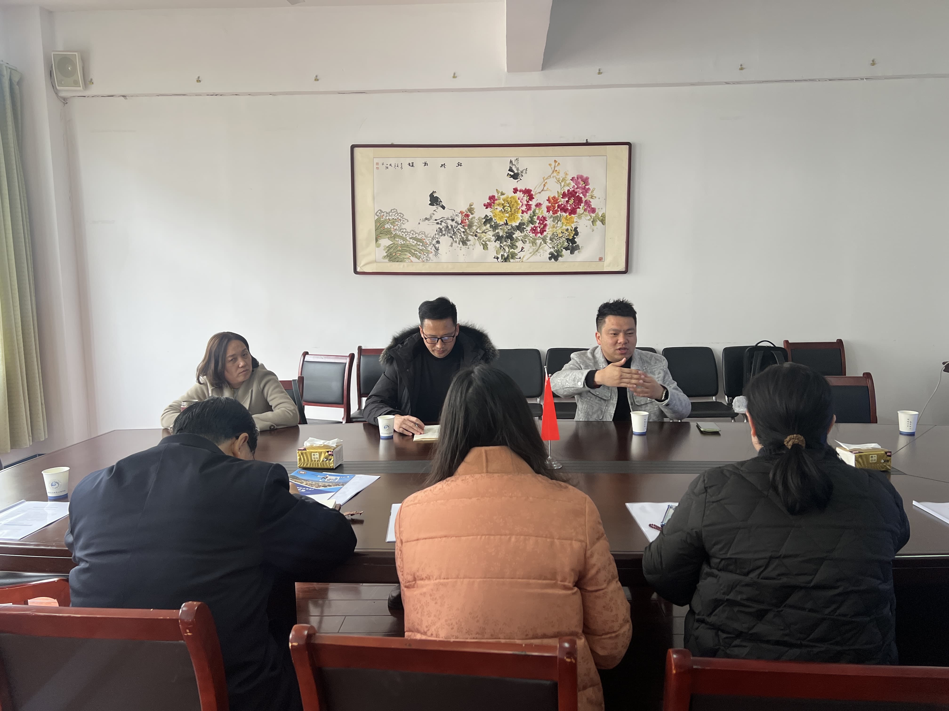 ​探索校企合作新模式 无人机学院开展与企业座谈交流会
