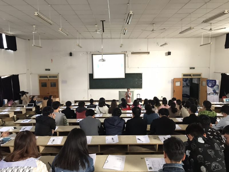 杰出校友回校宣讲